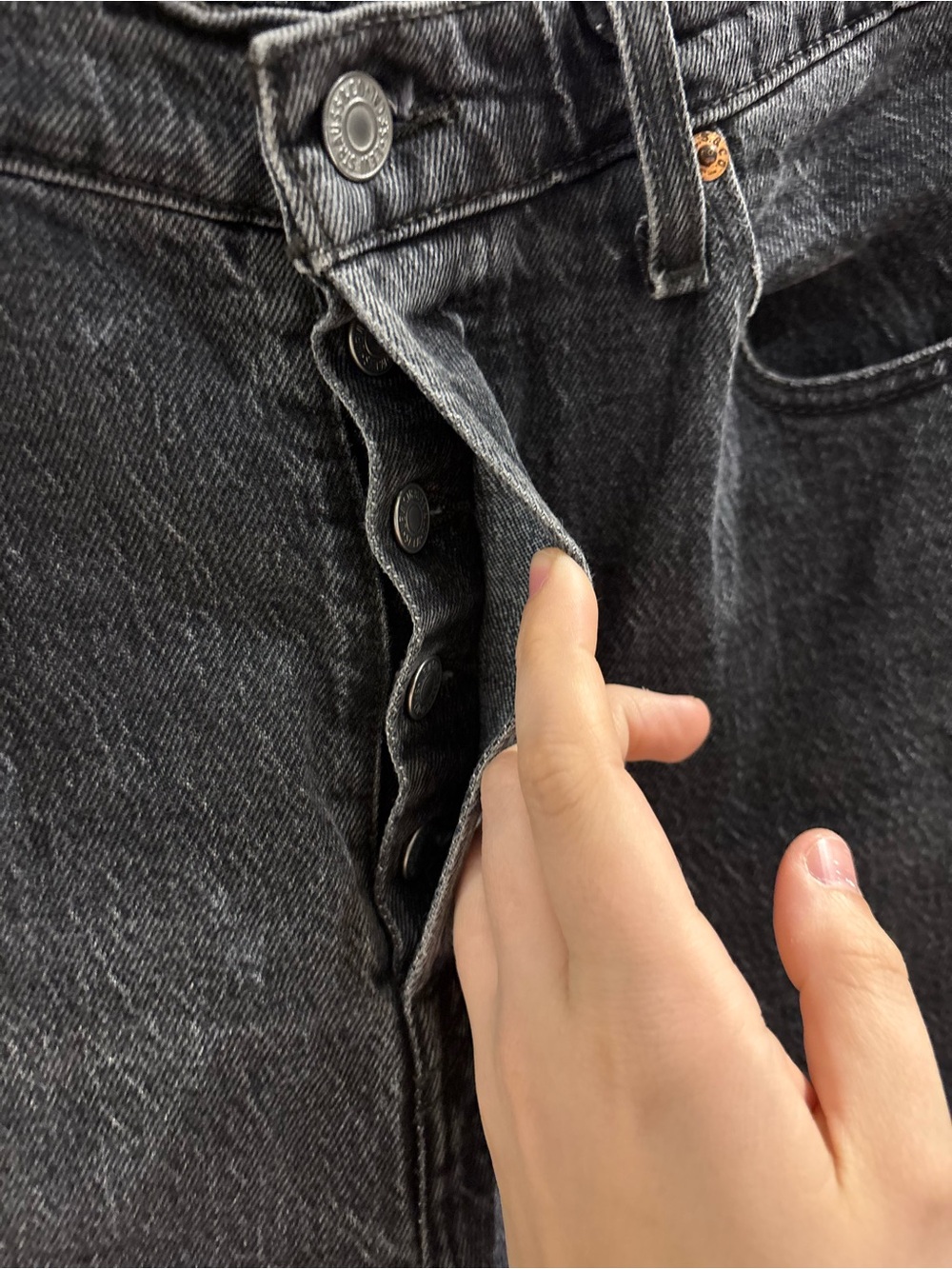 Levi’s Premium Ribcage Straight Ankle Jeans W28 L27 Washed Black 90s Minimalist - Picture 3 of 15